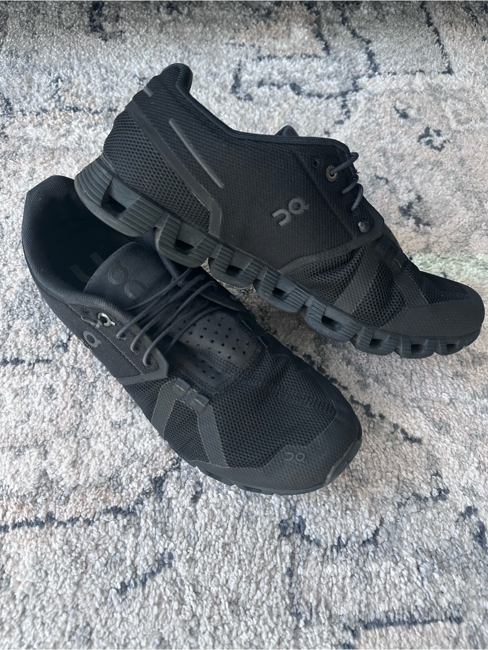 On Cloud black on black sneakers women’s size 9.5 EUR 41